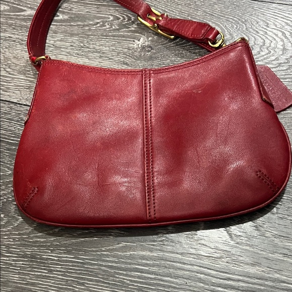Chic Burgundy Leather Shoulder Bag - Picture 3 of 14